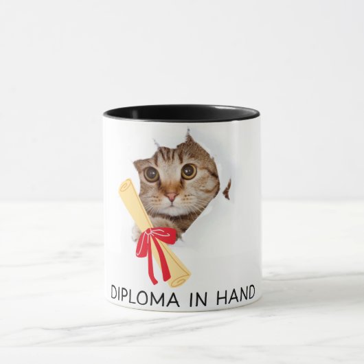 Diploma in Hand Schattige Afstudeerder Cat Mok (Midden)