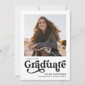 Diploma-uitnodiging met twee foto's en typografie  kaart (Voorkant)