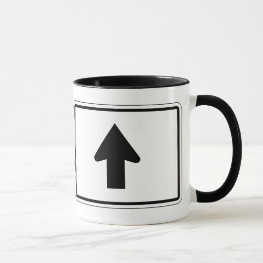Directionele Pijl omhoog, het Teken van het Verkee Mok (Rechts)