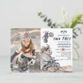 Dirt Bike Race Boy 2e verjaardag foto uitnodiging (Staand voorkant)