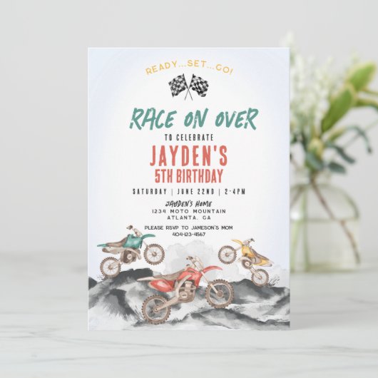 Dirt Bike Race Verjaardagsfeestuitnodiging voor jo Kaart (Staand voorkant)