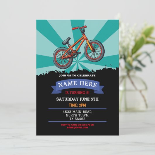 Dirt Bike Verjaardag Uitnodiging Rijden Modder Fun (Staand voorkant)