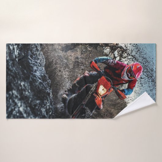 Dirte fietserrider gooit kussen badhanddoek (Badhanddoek)