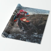 Dirte fietserrider gooit kussen cadeaupapier (Uitgerold)