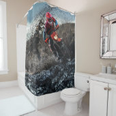 Dirte fietserrider gooit kussen douchegordijn (In situ)