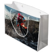 Dirte fietserrider gooit kussen groot cadeauzakje (Achterkant Gekanteld)