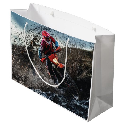 Dirte fietserrider gooit kussen groot cadeauzakje (Achterkant Gekanteld)