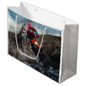 Dirte fietserrider gooit kussen groot cadeauzakje (Voorkant Gekanteld)