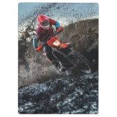 Dirte fietserrider gooit kussen klembord (Achterkant)