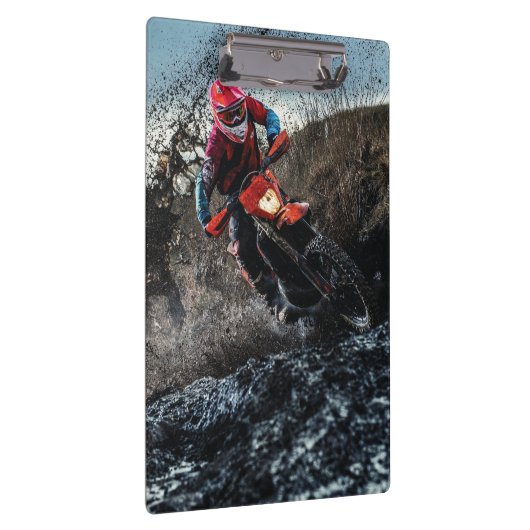 Dirte fietserrider gooit kussen klembord (Rechts)