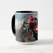 Dirte fietserrider gooit kussen mok (Voorkant links)