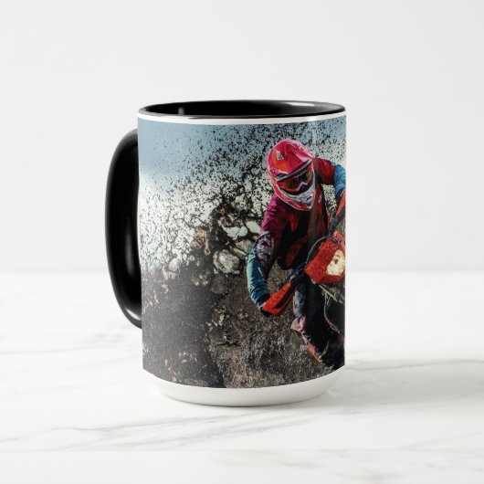 Dirte fietserrider gooit kussen mok (Voorkant links)