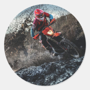 Dirte fietserrider gooit kussen ronde sticker