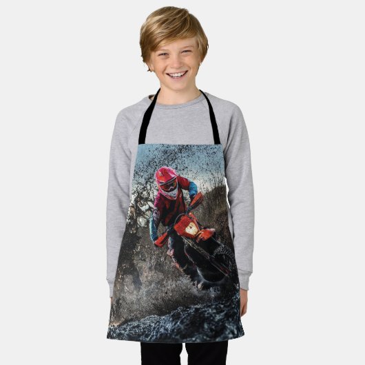 Dirte fietserrider gooit kussen schort (Gedragen)