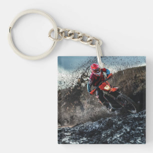 Dirte fietserrider gooit kussen sleutelhanger