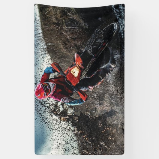 Dirte fietserrider gooit kussen spandoek (Verticaal)