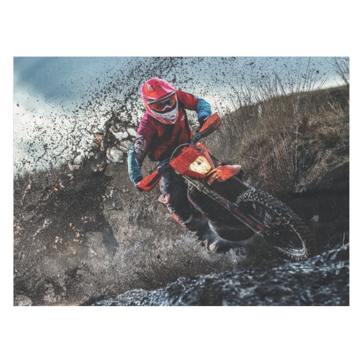 Dirte fietserrider gooit kussen tafelkleed (Voorkant (Horizontaal))