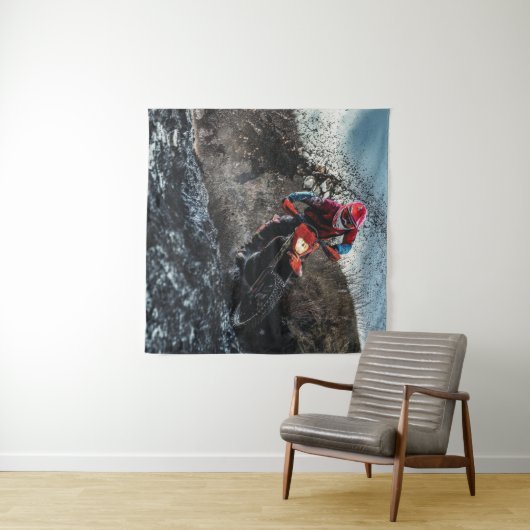 Dirte fietserrider gooit kussen wandkleed (In Situ (horizontaal))