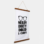 Dirty Nerdy Inked en Curvy Hangend Wandkleed (Gebogen)