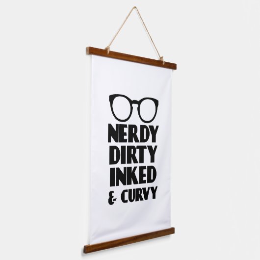 Dirty Nerdy Inked en Curvy Hangend Wandkleed (Gebogen)