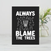 Discgolf geeft altijd de bomen de schuld kaart (Staand voorkant)