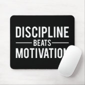 Discipline Beats Motivation - Inspirerend Muismat (Met muis)