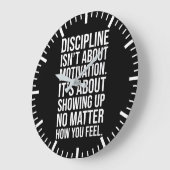 Discipline gaat over opdagen, gym, drukte, grind grote klok (Hoek)