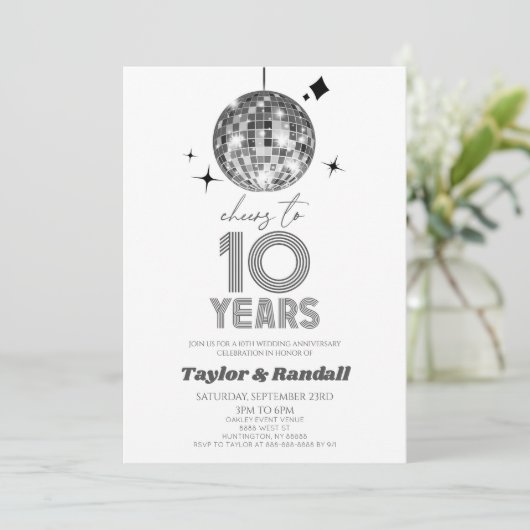 Disco Ball juicht naar 10 jaar bruiloft Jubileum Kaart (Staand voorkant)