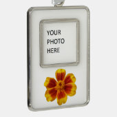 Disco Marigold Oranje en Red Summer Flower Verzilverd Omlijst Ornament (Rechts)