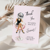 Disco meisje zittend op cocktail bedankkaart