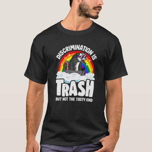 Discrimination Is Trash Opossum Rainbow Flag Gay P T-shirt (Voorkant)