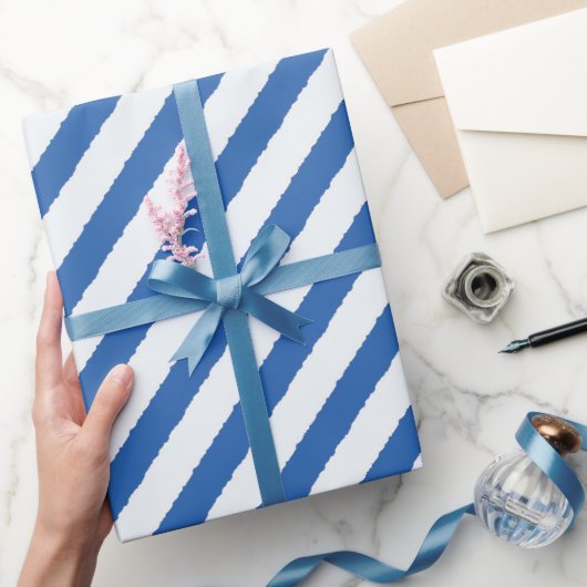 Distressed blauw wit diagonale strepen faux gesche cadeaupapier (Geschenken)
