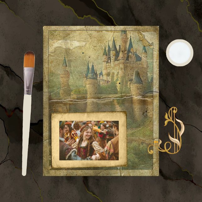 Distressed  Castle Scrapbook Paper (Creator heeft geüpload)