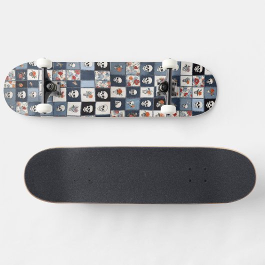 Distressed Denim Patchwork Skulls Floral Persoonlijk Skateboard (Horizontaal)