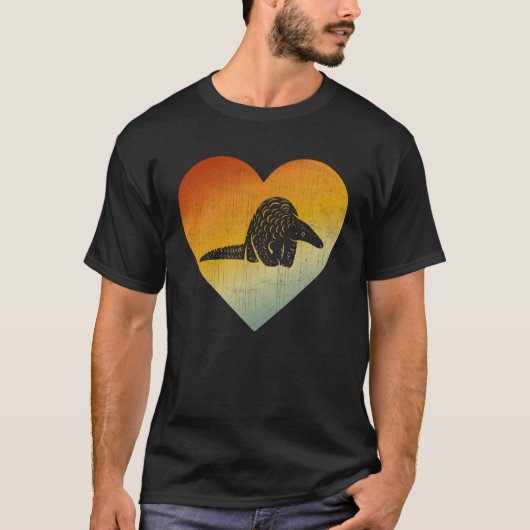 Distressed Heart Retro Style Men Women Pangolins T-shirt (Voorkant)