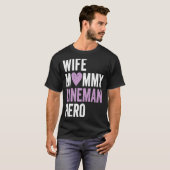 Distressed Lineman  Wife Mommy Lineman Hero T-shirt (Voorkant volledig)