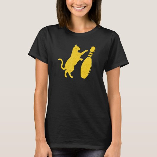 Distressed Style Cat Knocking Over Bowling Pi T-shirt (Voorkant)