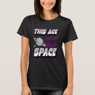 Dit Ace heeft hun ruimte-vrijetijdsruimte nodig T-shirt