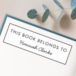 Dit boek behoort tot | Modern name Bookplaat Zelfinktende Stempel<br><div class="desc">Eenvoudig,  stijlvol aangepast design "Dit boek behoort tot" in een moderne,  minimalistische typografie en een eenvoudige zwarte grens. De naam,  in handgeschreven manuscripttypografie,  kan gemakkelijk met uw eigen naam worden gepersonaliseerd! Het perfecte cadeau of accessoire voor een boekenliefhebber of leraar!</div>
