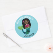 Dit boek is van de Afro-Amerikaanse zeemeermin Ronde Sticker (Envelop)