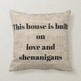 Dit huis gebouwd op liefde en Shenanigans Kussen