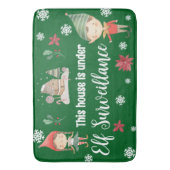 Dit huis staat onder toezicht van Elf Kerstmis Badmat (Voorkant Verticaal)