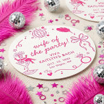Dit Huwelijk Is Een Showgirl Bachelorette Feest Fa Ronde Kartonnen Onderzetter<br><div class="desc">Maak je klaar om de veren in te ruilen voor een sluier! Vier de aanstaande bruid in stijl met deze "Wife of the Party!" papieren onderzetters voor vrijgezellenfeesten, helemaal in de stijl van Las Vegas. Met chic, retro-geïnspireerde handgetekende illustraties van een showgirl in een martiniglas, discobal, speelse strik, ring, veer,...</div>