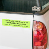 Dit hybride voertuig draait op walvisolie en pluto bumpersticker (Op Truck)