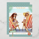 Dit is de Zee-zon tropische zomerkerst Folie Uitnodiging<br><div class="desc">Deze Zee-zon tropische beach Summer Kerstmis Folie Stamped Kerstmis Kaarten laten je favoriete foto zien, omringd door een leuk strand met het lijst teenslippers, palmbladeren en bloemen met een enigszins retro vibe. Pas de leuke moderne handgeschreven manuscripttypografie aan door de tekst in het verstrekte tekstvakje uit te geven. FOTO TIP:...</div>