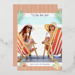 Dit is de Zee-zon tropische zomerkerst Folie Uitnodiging<br><div class="desc">'Deze Zee-zon tropische beach Summer Kerstmis Kaarten zijn voorzien van je favoriete foto omringd door een leuk strand met het lijst teenslippers, palmbladeren en bloemen met een licht retro vibe. Pas de leuke moderne handgeschreven manuscripttypografie aan door de tekst in het verstrekte tekstvakje uit te geven. FOTO TIP: centreer uw...</div>