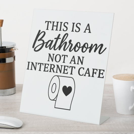 Dit is een badkamer, geen internetcafé reclamebord met voetstuk (Insitu)