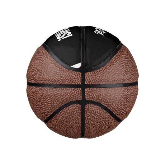 Dit is een gepersonaliseerd mini basketbal cadeau. (Rechts)