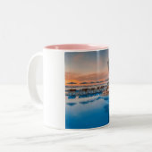 DIT IS EEN KOFFIE-MOK. VOOR KOFFIE EN THEE. TWEEKLEURIGE KOFFIEMOK (Voorkant links)