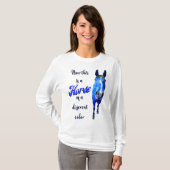 Dit is een paard van een andere kleur in blauw t-shirt (Voorkant volledig)